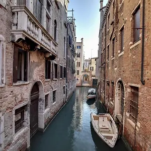 canal-view-suite-in-rialto.hotelinveneto.com/